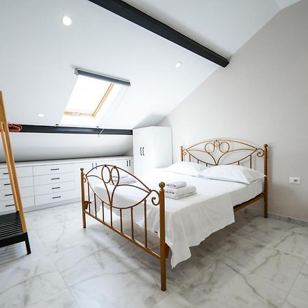 City Center Hideout - Studio Apartment تيرانا المظهر الخارجي الصورة