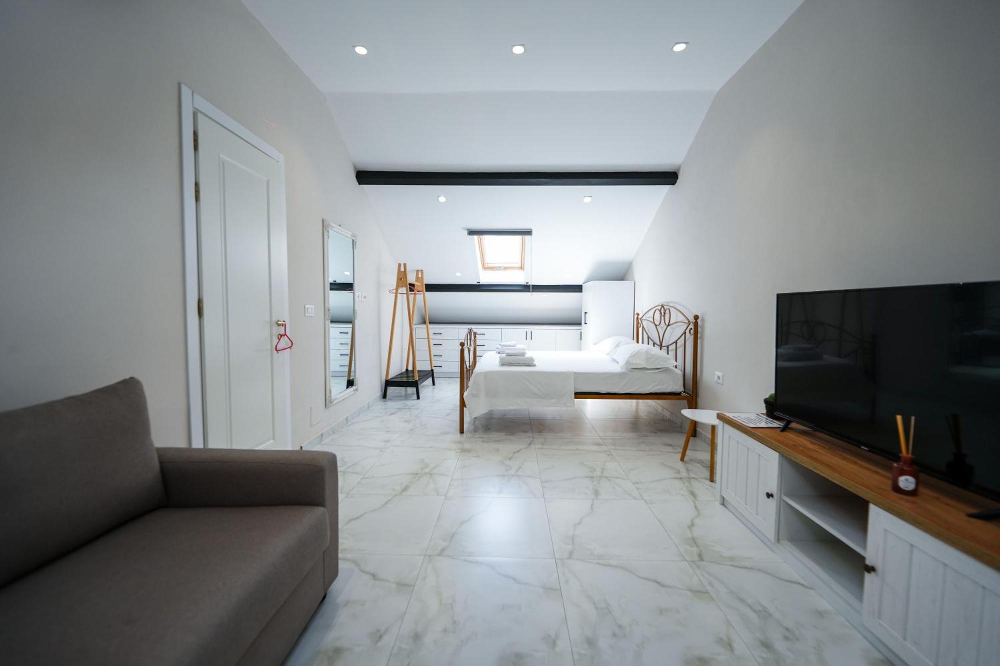 City Center Hideout - Studio Apartment تيرانا المظهر الخارجي الصورة