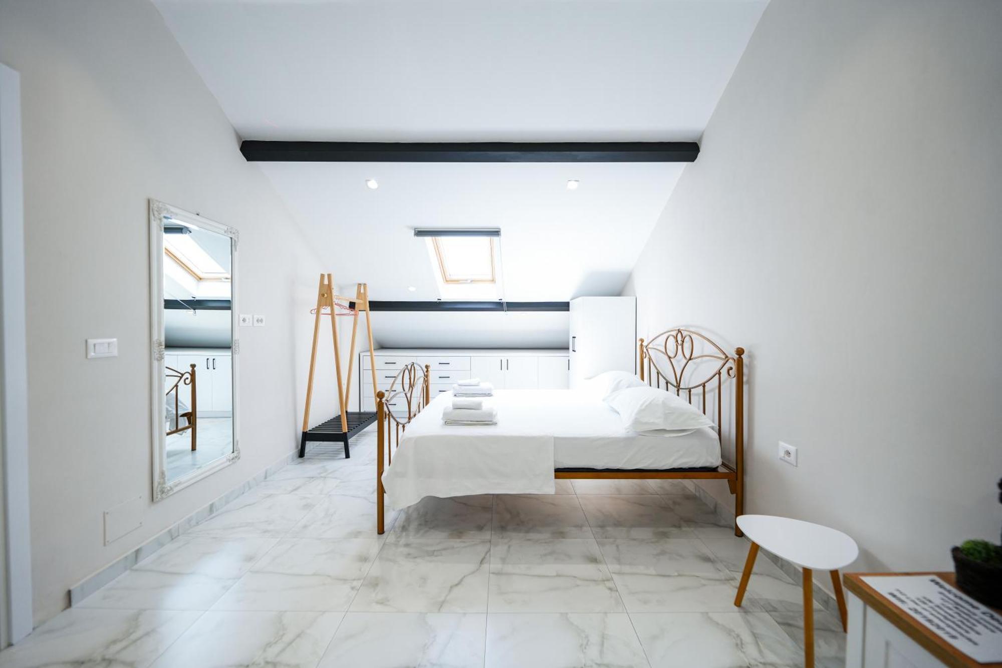 City Center Hideout - Studio Apartment تيرانا المظهر الخارجي الصورة