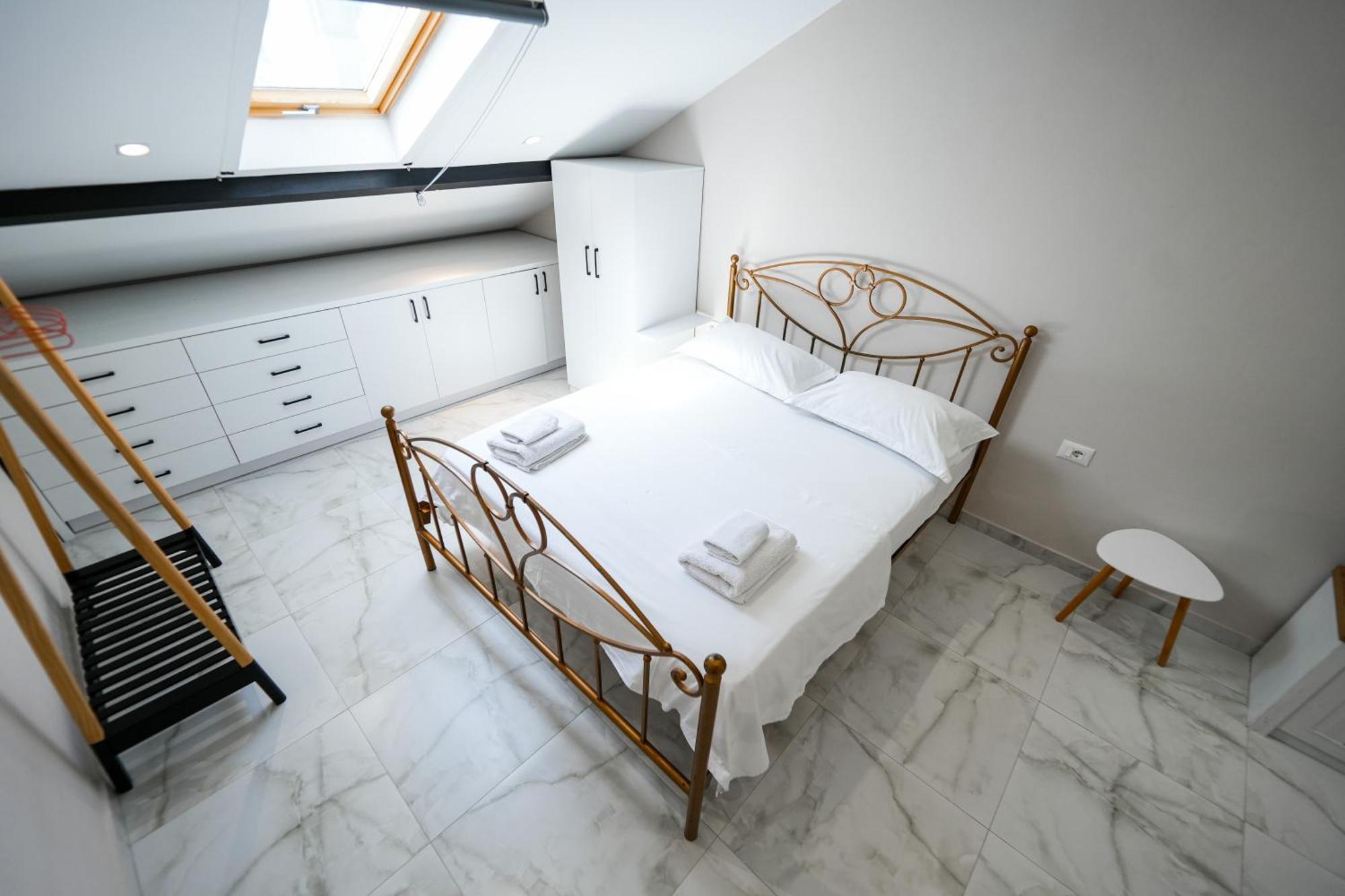 City Center Hideout - Studio Apartment تيرانا المظهر الخارجي الصورة