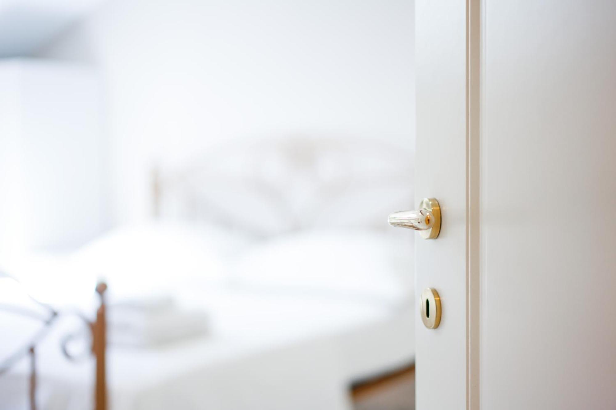 City Center Hideout - Studio Apartment تيرانا المظهر الخارجي الصورة