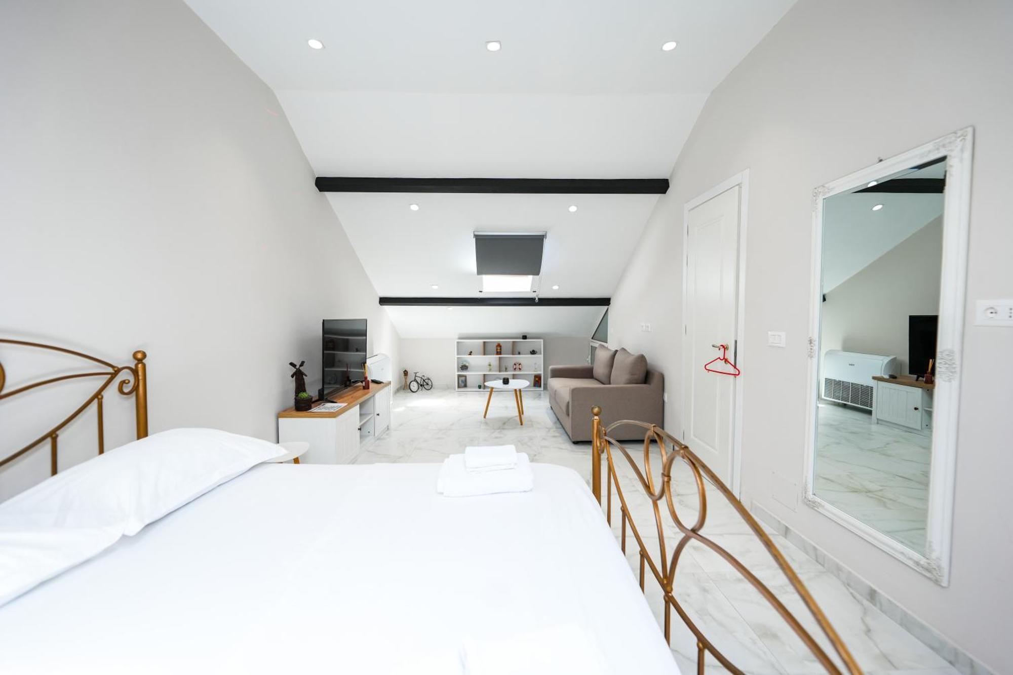 City Center Hideout - Studio Apartment تيرانا المظهر الخارجي الصورة
